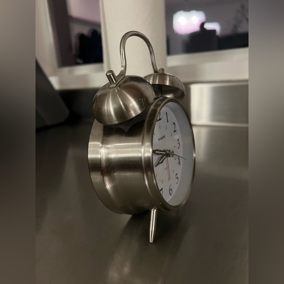 SHARP Quartz Alarm Clock - Picture 3 of 4